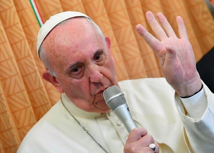 Pope makes surprise visit to town devastated by Italy earthquake 